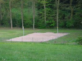 Beachvolleyballfeld auf dem Gelände des Freibades