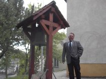 Katholische Kirche - vor dem Eingang Katholische Kirche - vor dem Eingang